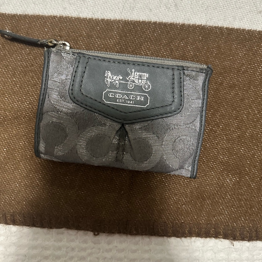 Coach Key / Coin Holder - Picture 2 of 5